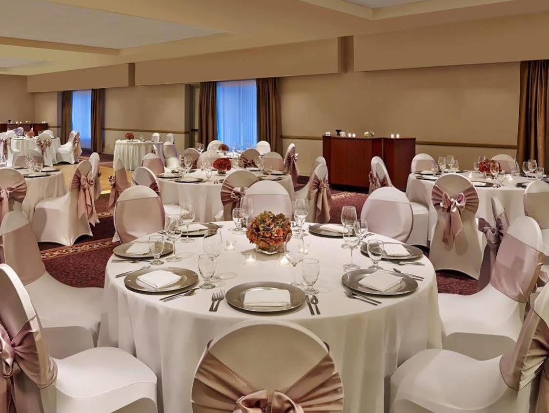Sheraton Chicago Elk Grove Hotel 4*