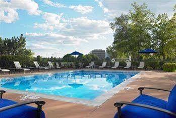 Sheraton Chicago Elk Grove Hotel 4*