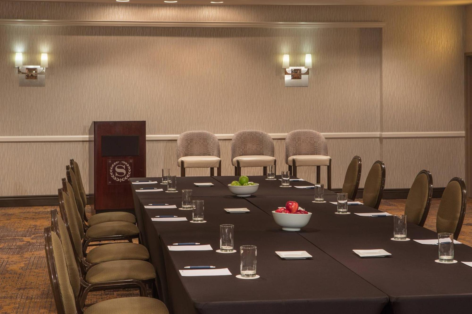 Sheraton Chicago Elk Grove