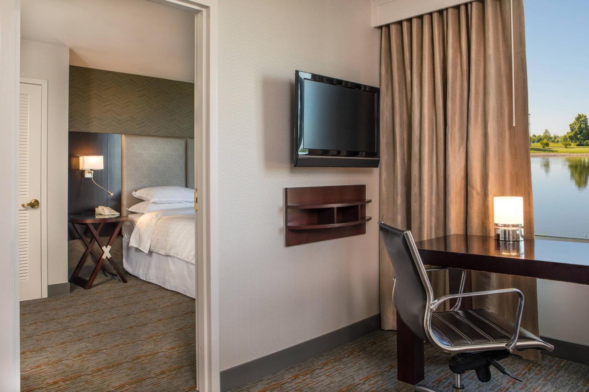 Hotel Sheraton Chicago Elk Grove 4*