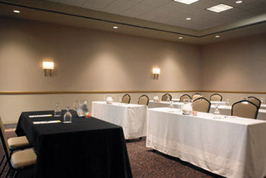 Sheraton Chicago Elk Grove Hotel 4*