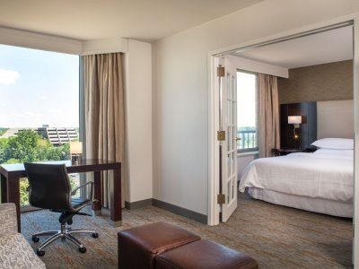 Sheraton Chicago Elk Grove Hotel