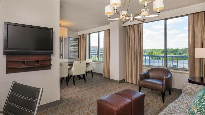 Sheraton Chicago Elk Grove 4*