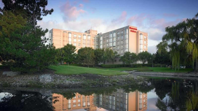 Sheraton Chicago Elk Grove Hotel